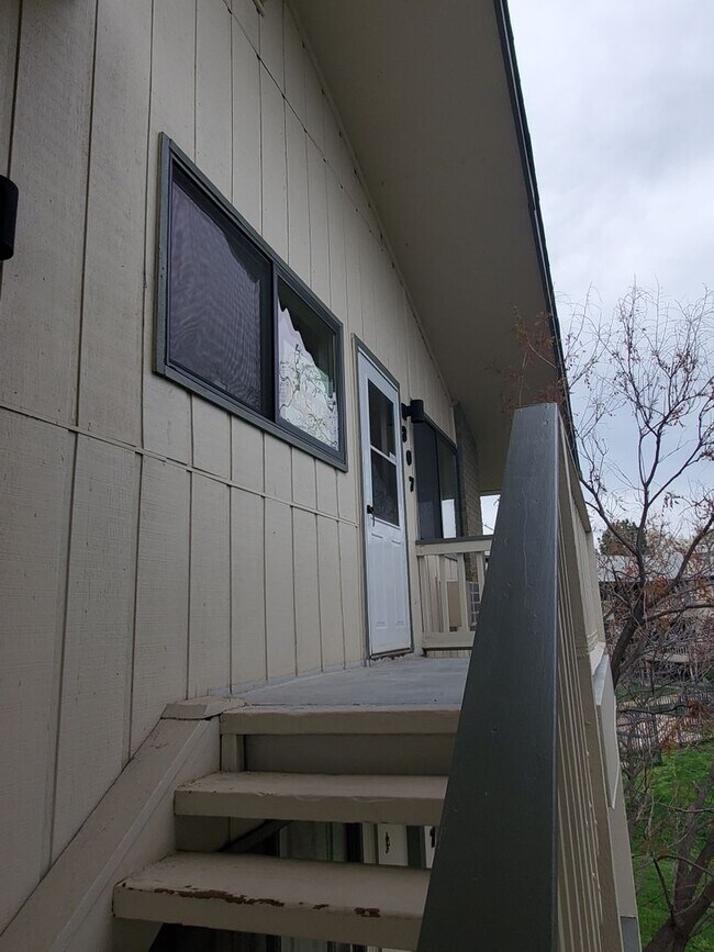 Foto del edificio - Recently Updated and Spacious 1B / 1B Available for June!