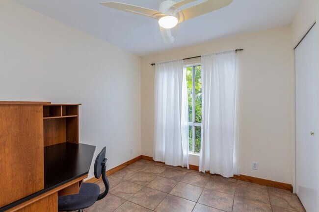 Foto del edificio - Upgraded and furnished 3 bedroom, 2 bath e...