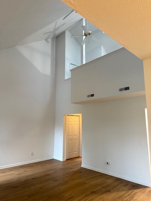 Building Photo - 900 Mix Ave