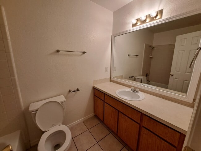 Building Photo - 4102 Pilgram Dr
