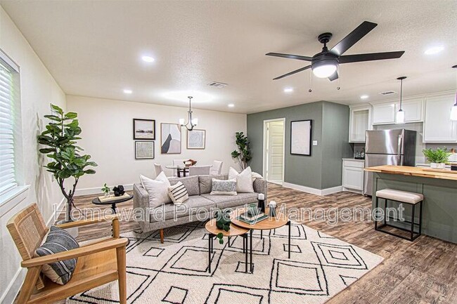 Building Photo - 551 E Burks St