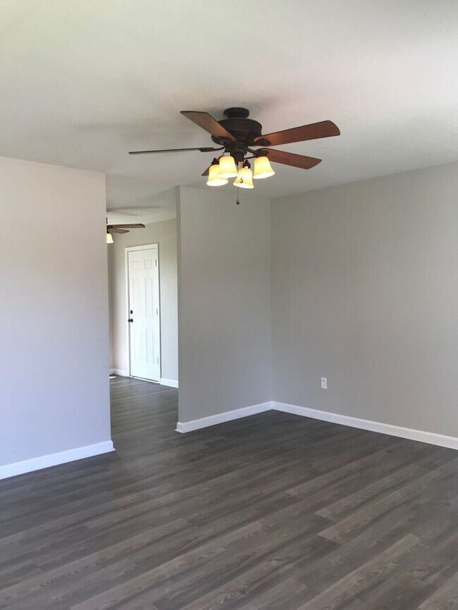 Foto del edificio - READY NOW - NEW CARPET- 3B 1B - $1175