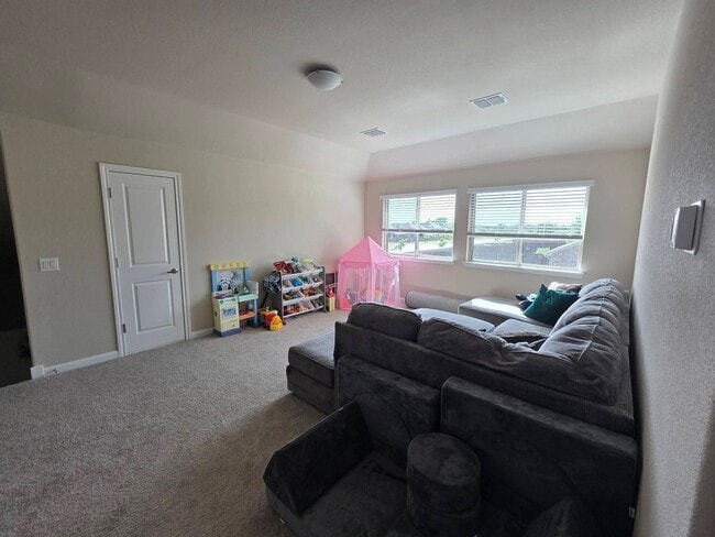 Building Photo - 1105 Goldenrod Dr
