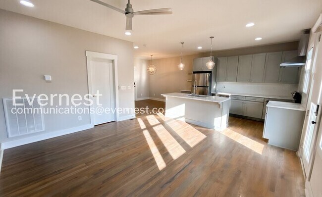 Foto del edificio - 220 Croleywood Ln