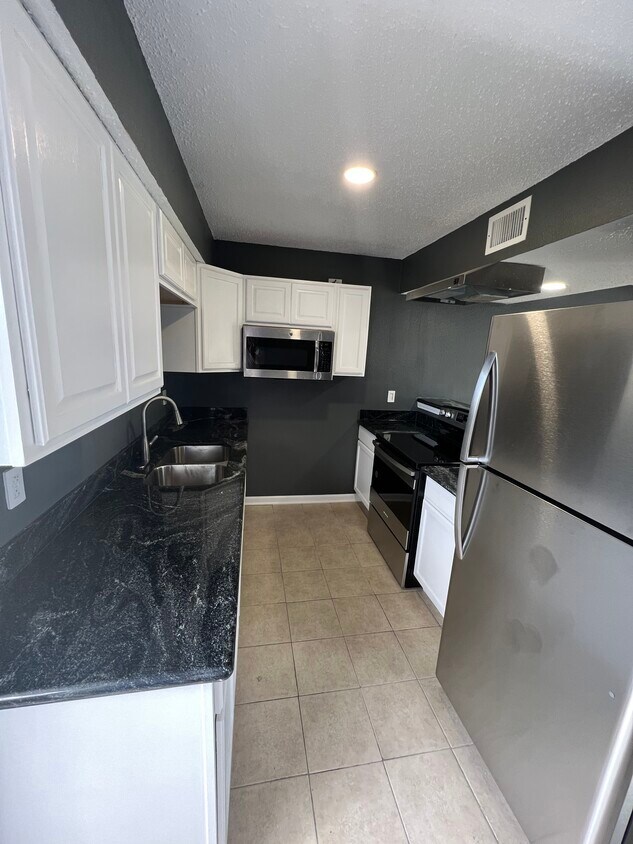 Foto principal - 520 Revere Dr