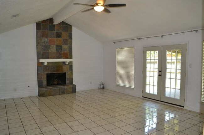 Building Photo - 12011 Holly Stone Dr