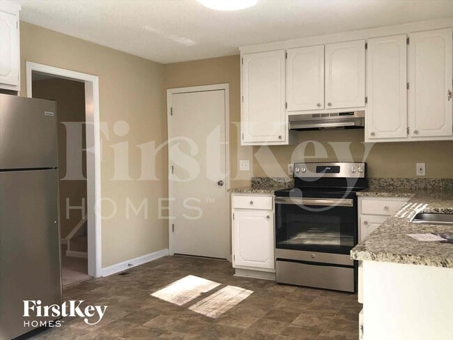 Building Photo - 3675 Sharon Dr