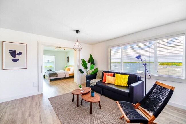 Foto del edificio - 7904 West Dr