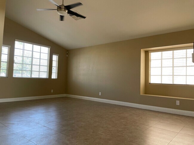 Building Photo - 4906 High Creek Dr