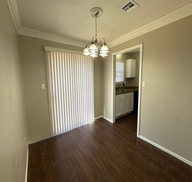 Foto del edificio - Start the year off in this charming 3 bed, 2 bath Broken Arrow home!