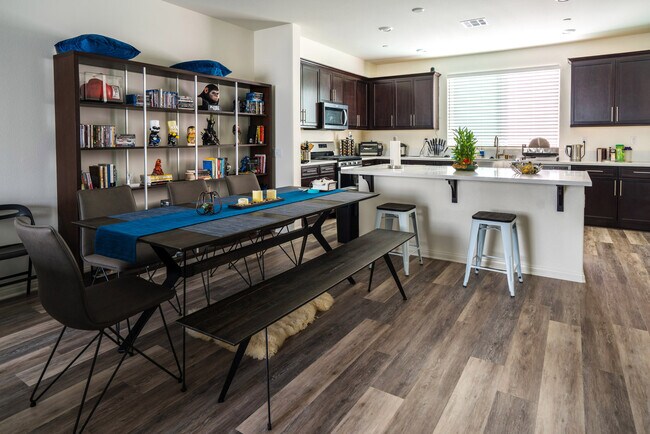 Foto del edificio - 14422 Strawberry Ln