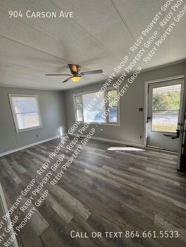 Foto del edificio - 904 Carson Ave