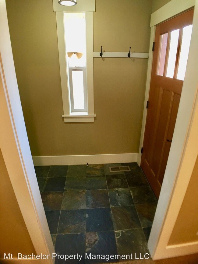 Foto del edificio - 4 br, 3 bath Apartment - 964 SW Hill st