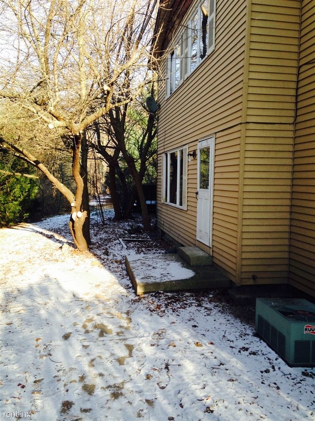 Building Photo - 6482 Bella Vista Dr NE