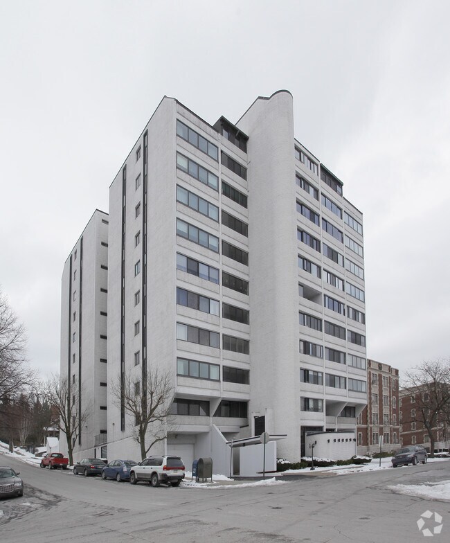 Building Photo - Plaza 550