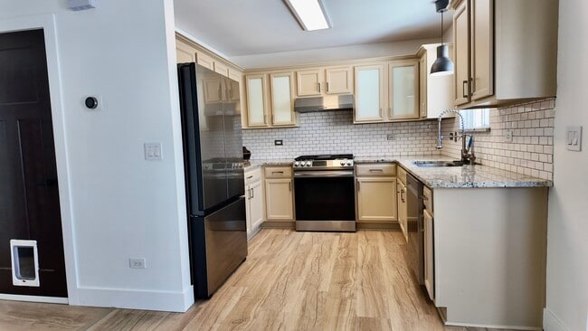 Building Photo - 68 Kempton Dr