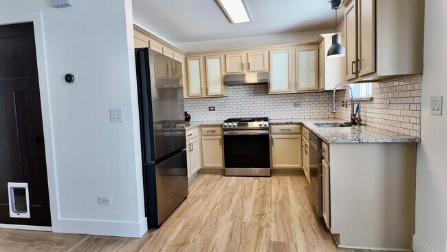 Foto del edificio - 68 Kempton Dr