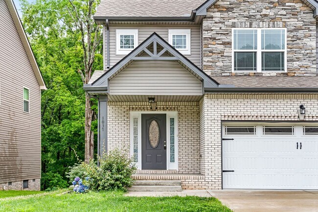 Building Photo - Pet Friendly Four Bedroom!