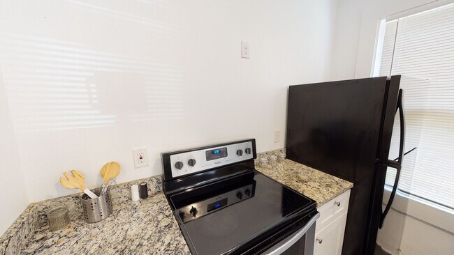 Foto del edificio - 402 E Dewey Pl