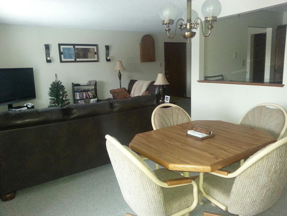 Comedor - 4709 Woodland Ave