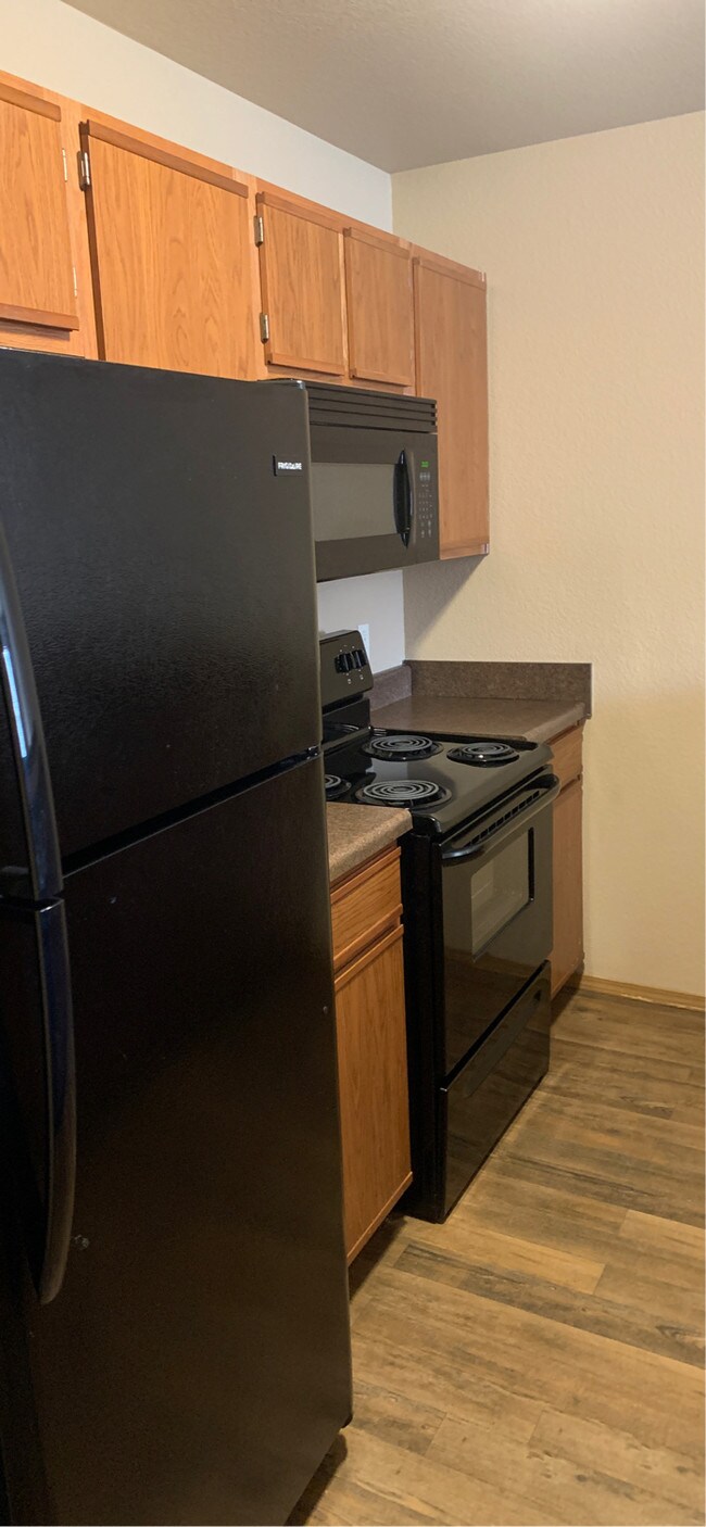 Building Photo - 2783 Oakview Rd