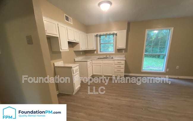 Building Photo - 901 Chesterton Dr