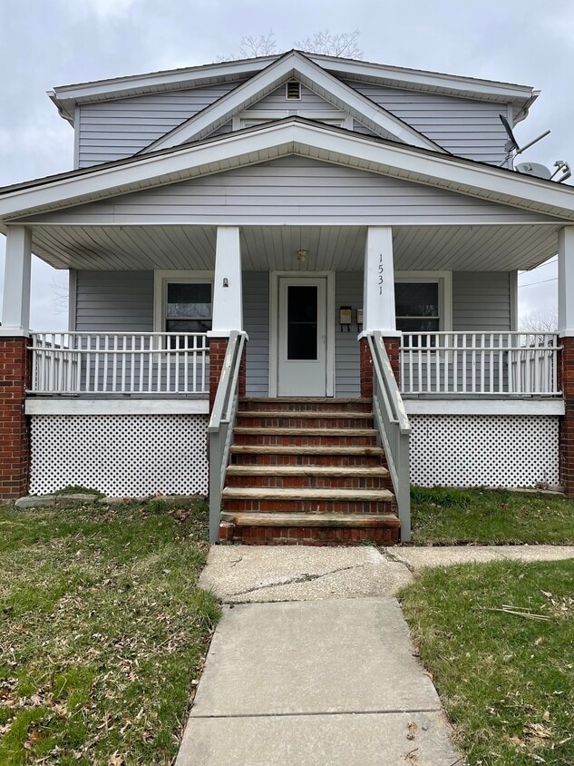 1531 E 298th St Unit Lower, Wickliffe, OH 44092 Apartments in