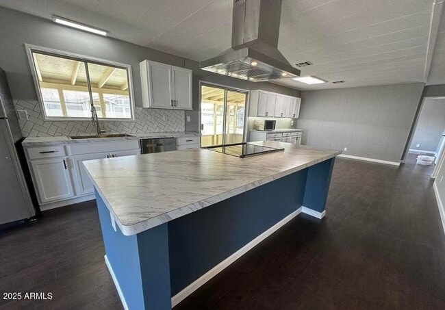 Building Photo - 2501 W Wickenburg Way