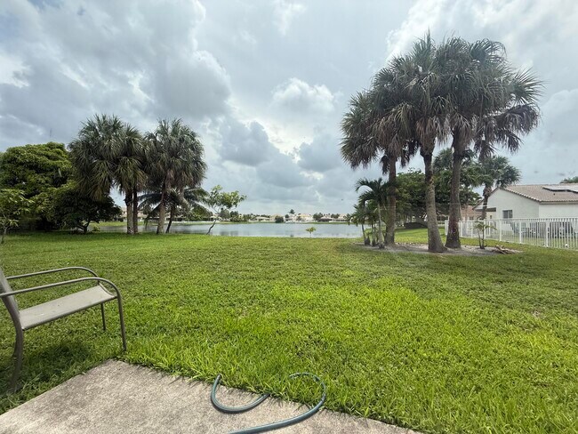 Foto del edificio - 4534 SW 127th Terrace