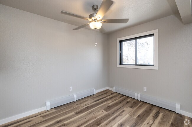 2 habitaciones, 1 baño - 975 pies cuadrados - Comedor - Green Acres