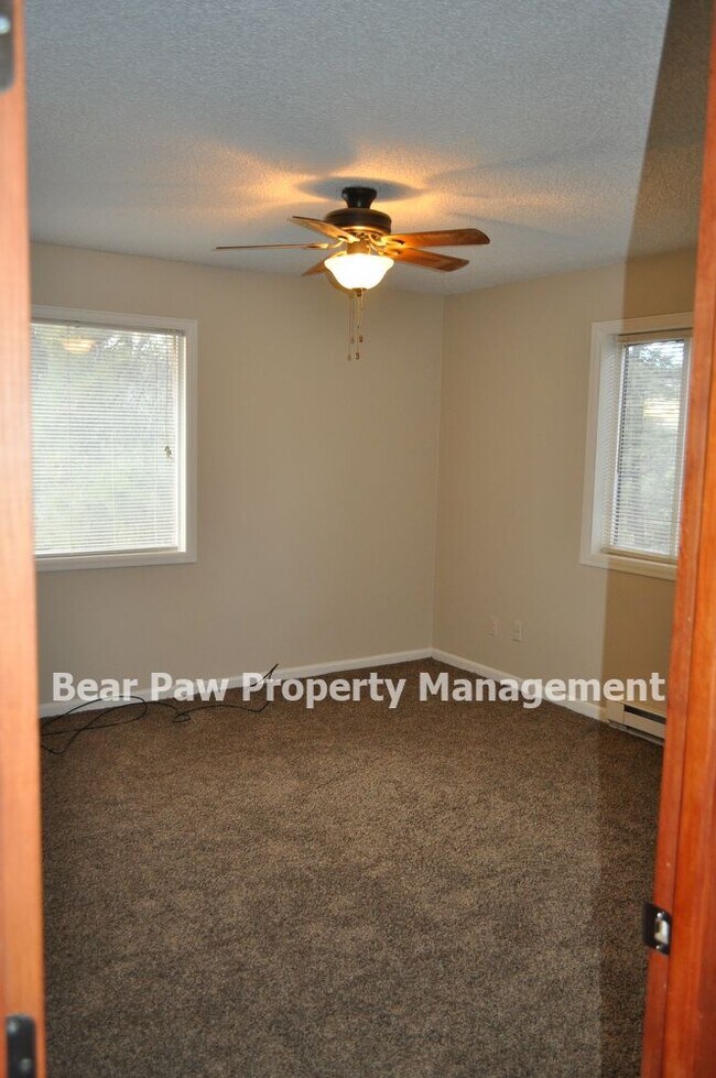 Building Photo - Awesome Mountain Home in Pine