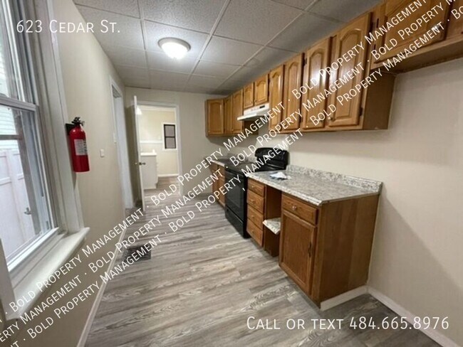 Foto del edificio - 623 Cedar St