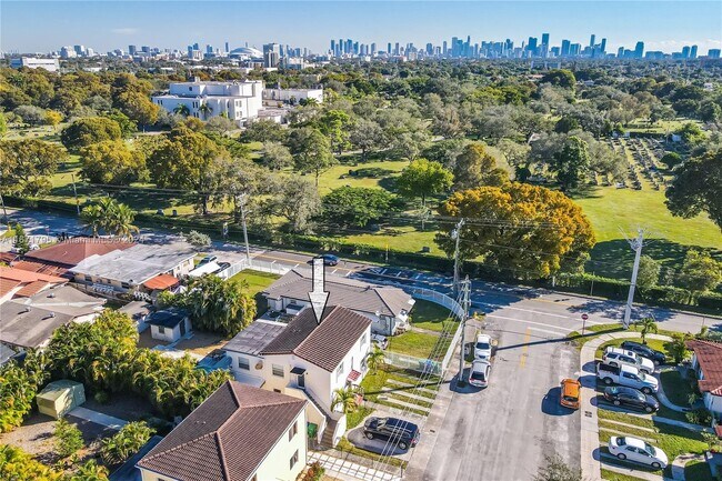 Foto del edificio - 3415 SW 15th St