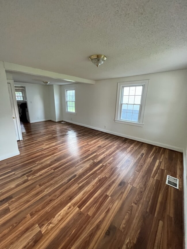 Photo - 215 Radnor St House