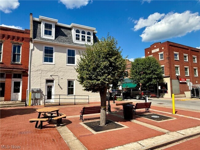 Building Photo - 701 Charles St