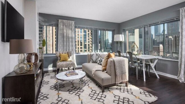Foto del edificio - 820 N LaSalle Dr