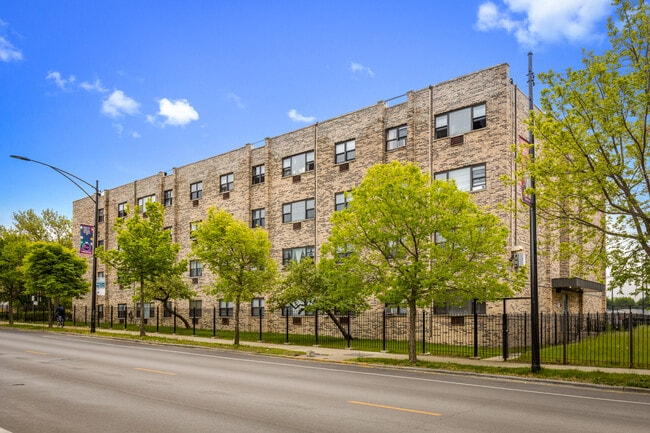 Building Photo - 6350 N Hoyne Ave