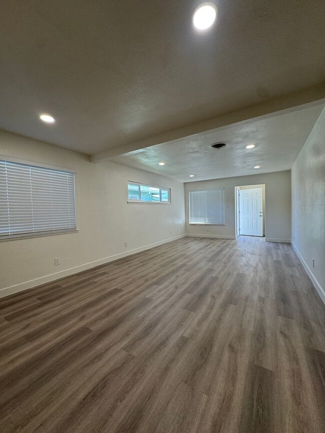 Building Photo - Samantha Way