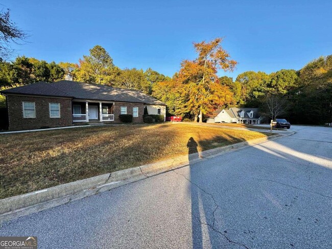 Building Photo - 1940 Streamwood Dr