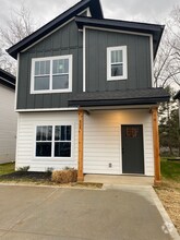 Building Photo - 808 Lynes St
