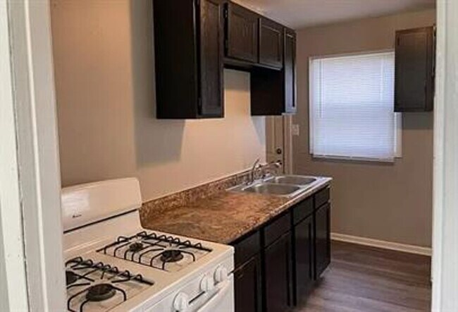 Foto del edificio - 15 Sherwood Ct