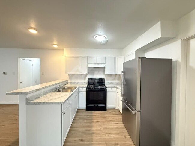 Building Photo - 415 Solar Dr