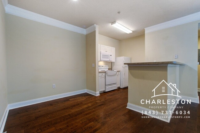 Building Photo - 1300 Park W Blvd