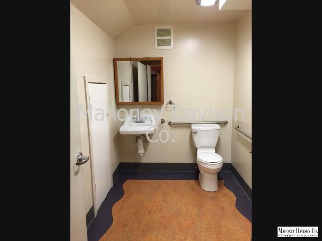 Building Photo - 1 bdrm/1.5 bath urban apartment in downtow...