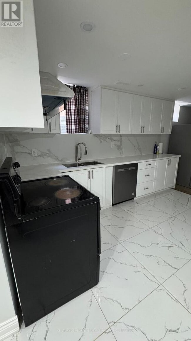 Building Photo - 7 Maywood St