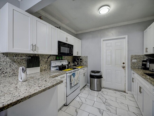 Building Photo - 350 E 13th St