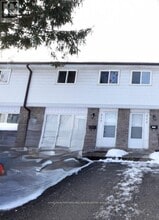 Building Photo - 513-513 Parkview Crescent