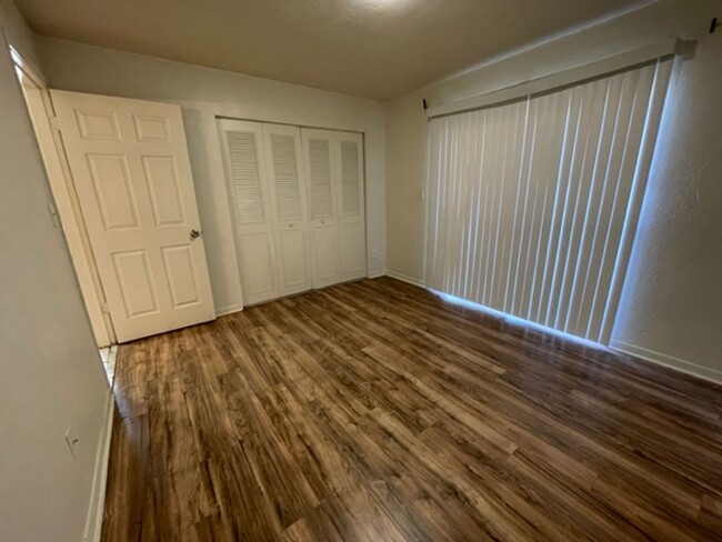 Foto del edificio - 2 Bedroom Located in Pineridge Available N...