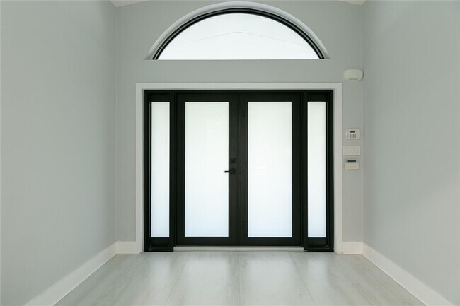 Building Photo - 13401 SW 83rd Ave