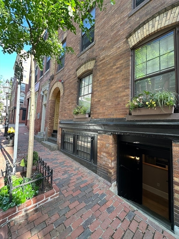 Primary Photo - 62 Phillips St